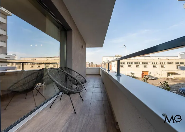 Mohost First - Mountain View Oasis